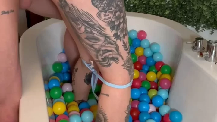 Gia Clarke – Blowjob and Doggy Style in Ball Pit Bathtub