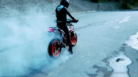 SkyHighSierra – Last Ride of the Biker Girl Burnout Stunt