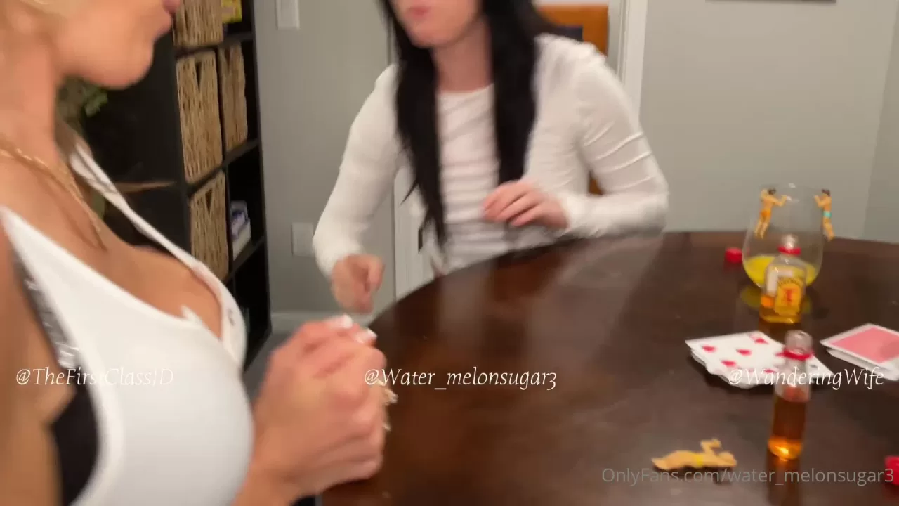 0h0zbkbkcc3ly015or0bn – Blonde and Brunette Girls Drinking Games