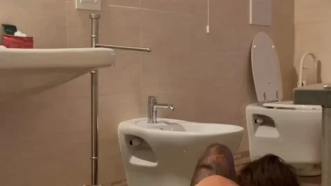 Purosangue: Ada Paradiso, Lucas Peracchi Fuck in Bathroom