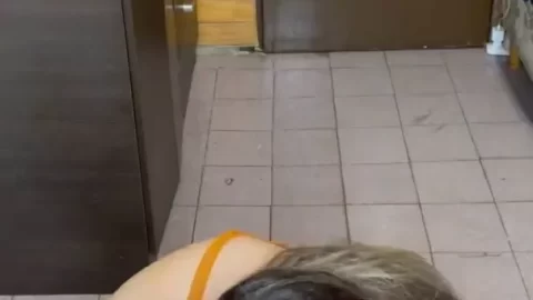 Wandapottss – Sucks and Fucks in a Public Restroom