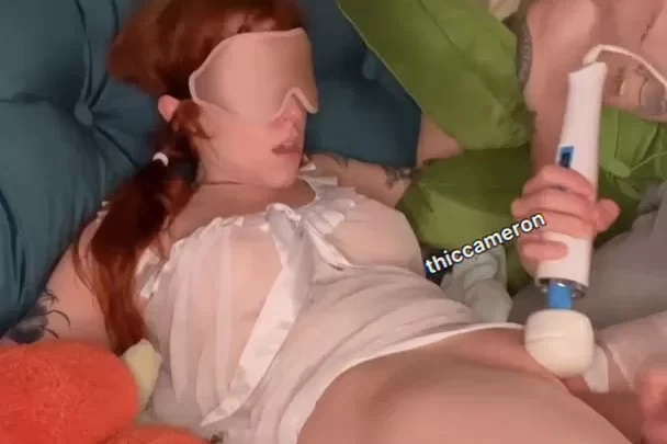 Thiccameron – Redhead With Tattoos Gets Fucked With Vibrator