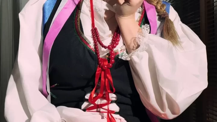 Lena Polanski Rubs Pussy In Springtime Dress