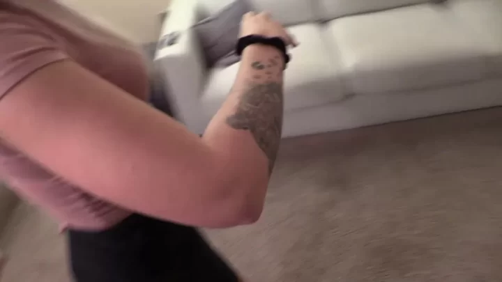 Katee Frozen – Blowjob and Rough Fuck in Living Room