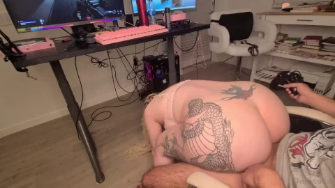 Cherrybarbie Rides Her Gamer Bf’s Cock
