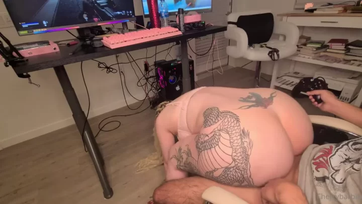 Cherrybarbie Rides Her Gamer Bf’s Cock