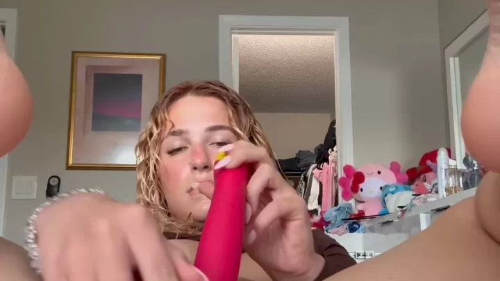 Cassie Sassy Solo Wet Pussy Play With A Dildo