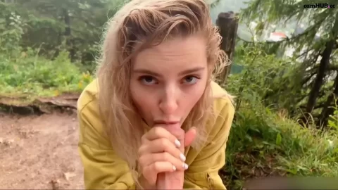 Eva Elfie – Blowjob on Dildo Outdoors on Trail