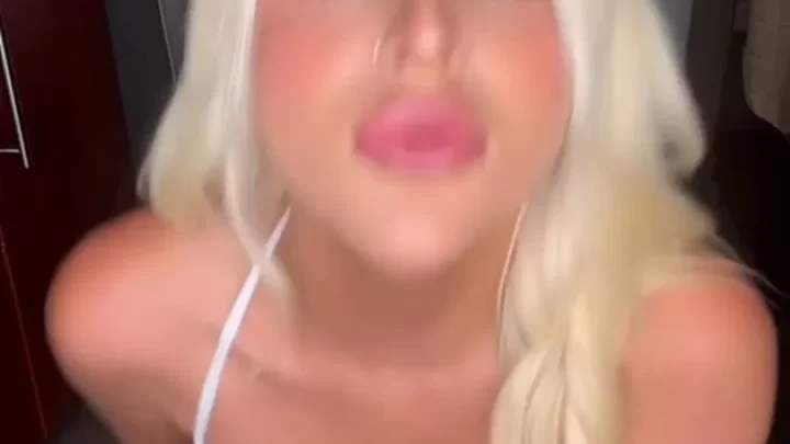 Ginadarlingxox Rides a Dildo On The Floor