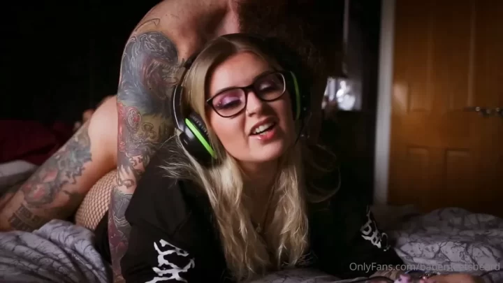 Yas And Mark Aka Babemeetsbeard – I Play Better With a Tongue In My Pu