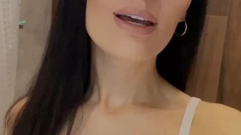 Satisfaction Queen: Slim Black Babe Poses and Fucks
