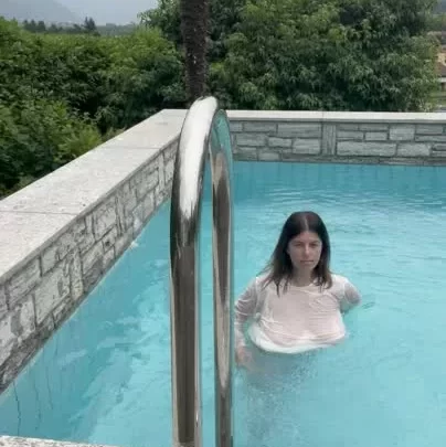 Mady Gio – Pool