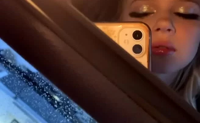 Blonde takes selfies while getting intimate