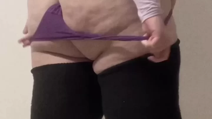 curvy white girl with black hair shows off her butt