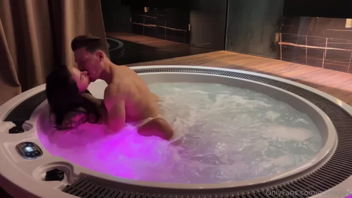 Nomaggy – Magdalena Nowicka First Ever Jacuzzi