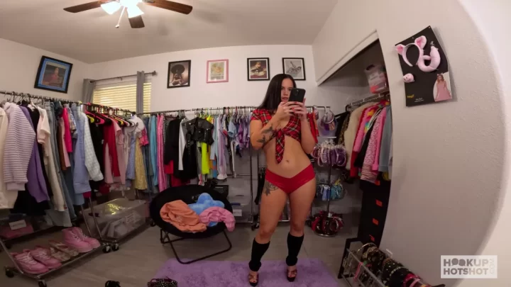 HookupHotshot – Iris Leon BTS