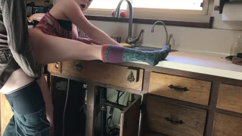 Erin Electra – Teen Fucks Lucky Plumber in the Kitchen