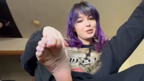 Teen girl with purple hair and tattoos fucks herself on bed