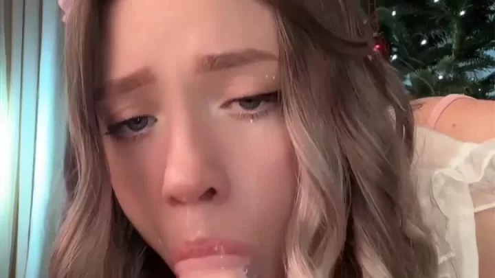 Leya Gornaya – Pink Bunny Oral Sex