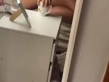 Curvy Latina takes selfie naked