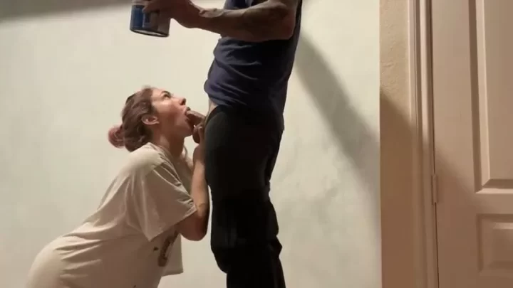 Cj Sloan Aka Cjsloan – Gorgeous Playmate Helps Paint