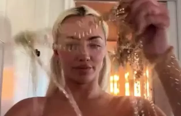 Lindsey Pelas Exposes Tits In Livestream