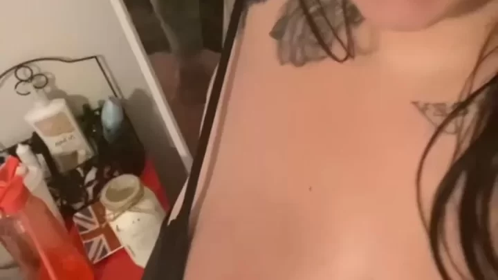 Curvy White Girl with Tattoos Gets Intimate
