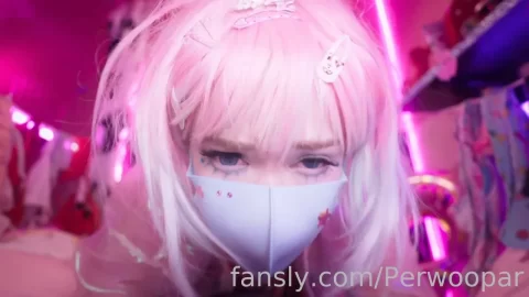 Asian girl with pink wig fucks herself