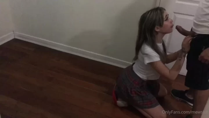 Blonde teen gives oral in bathroom