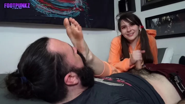 Footpunkz – Bratty Girl In Onesie Pigtails Gives Foot Smelling Handjob