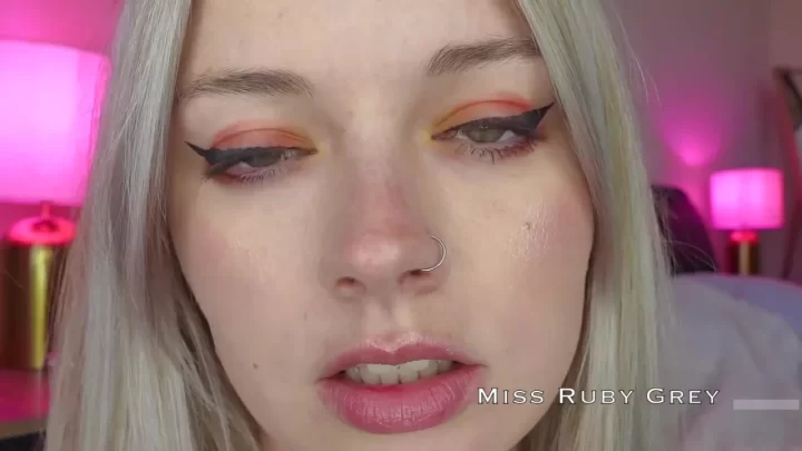 Blonde teen with green eyes and nose ring fucks herself