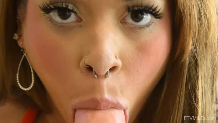 Brunette with tattoos gives herself a blowjob
