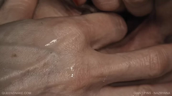 Nazryana – Giant Pins – Nazryana