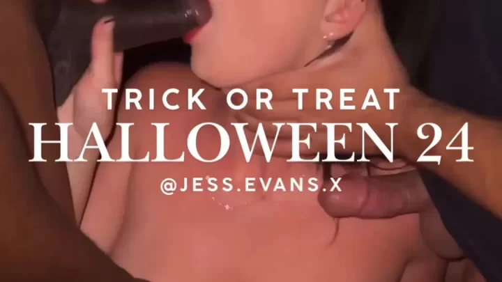 Jesss – Happy Halloween eve TRICK OR TREAT
