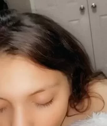 favcunttvx – brunette girl self-pleasures with toy
