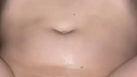 Slim white girl on white guy gets up close