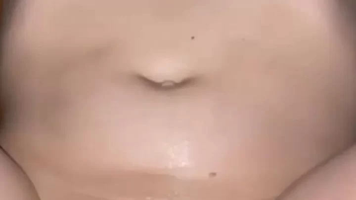 Slim white girl on white guy gets up close