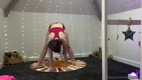 longhairluna – Stretching in my new space