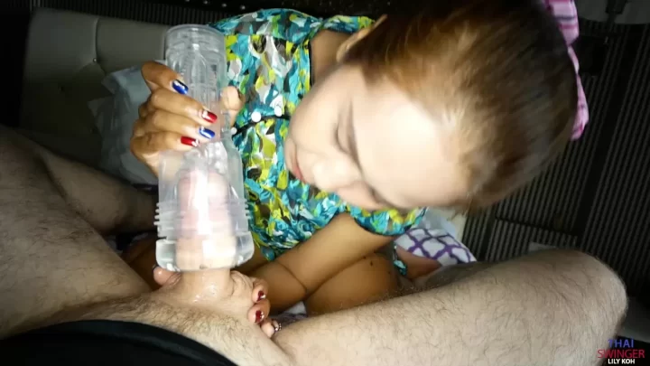 Brunette girl gets blowjob from white girl