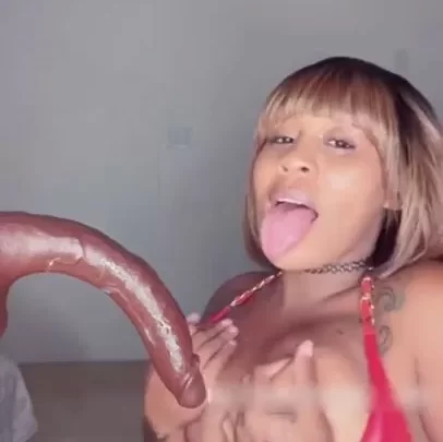 0 EBONY THROAT LEGEND PRACTICING ON TOY