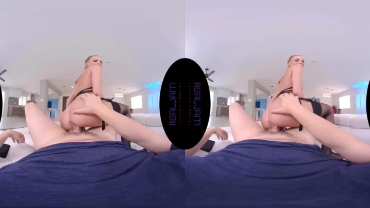 Emma Hix – Oculus Rift