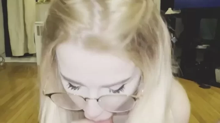autumnsbum sucks dick pov