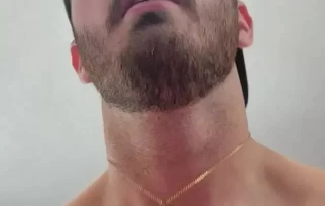 Blonde girl gets blowjob from muscular guy