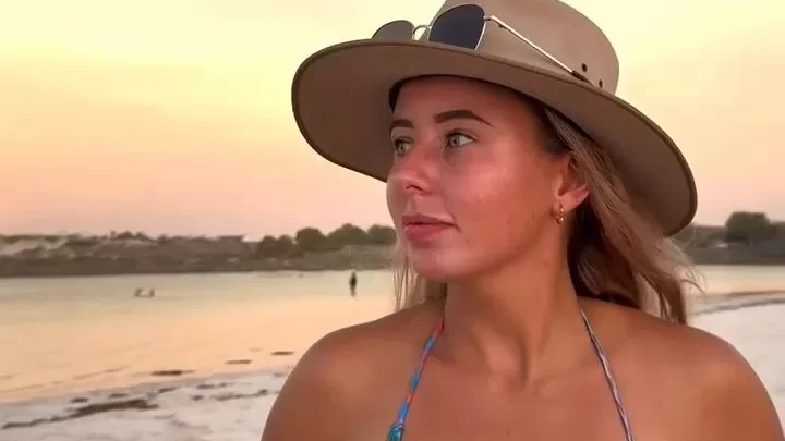 Blonde in bikini outdoor fuck
