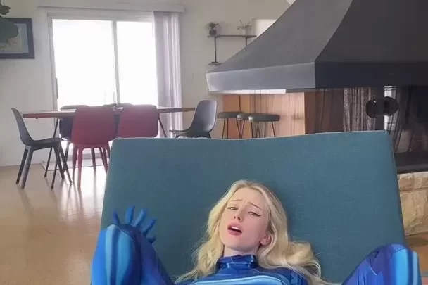 Msfiiire – Masturbates In a Costume