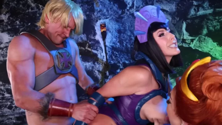 Many Vids 0 – Angela White, Little Puck, He Man Cosplay