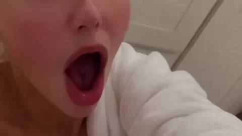 000 Goddess Olivia Mae Gets Fucked In Her Bathrobe My Site