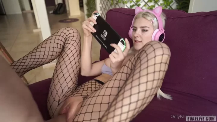 Eva Elfie Blonde Gamer Girl In Fishnet Gets Fucked