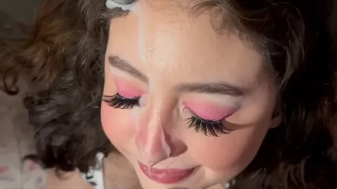 White guy gets blowjob from petite white girl
