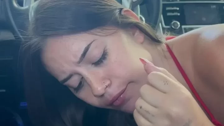 Jade Teen Sneaks a Blowjob In The Car